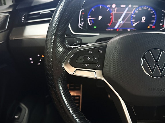 Volkswagen Passat Alltrack 16 of 27