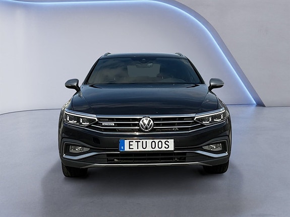 Volkswagen Passat Alltrack 9 of 27