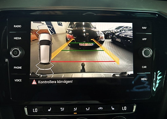 Volkswagen Passat Alltrack 24 of 27