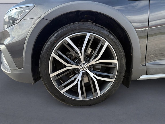 Volkswagen Passat Alltrack 10 of 27