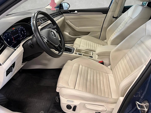 Volkswagen Passat 13 of 20