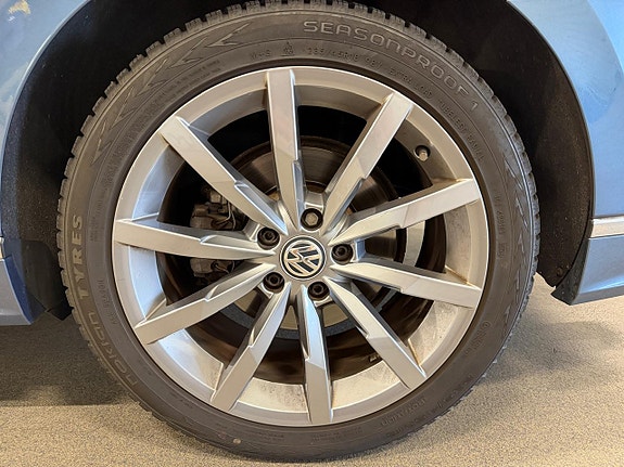 Volkswagen Passat 18 of 20