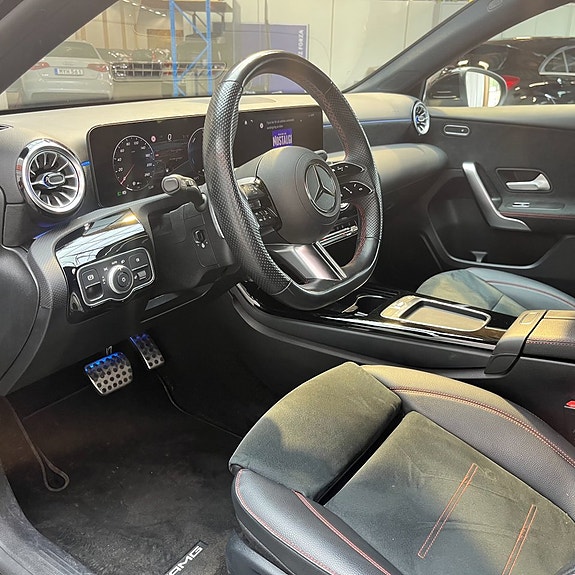 Mercedes-Benz A250 e 8 of 12