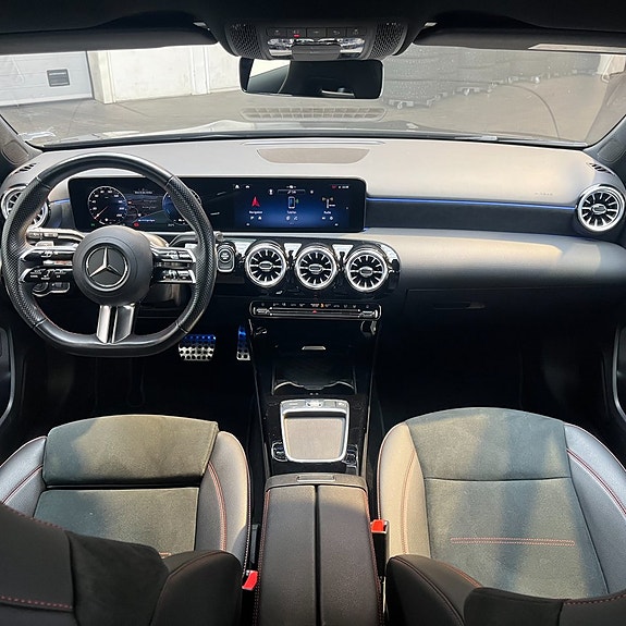 Mercedes-Benz A250 e 9 of 12