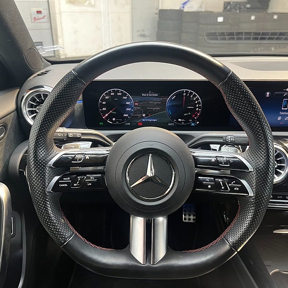 Mercedes-Benz A250 e 10 of 12