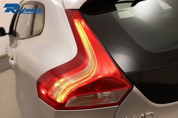 Volvo V40 Cross Country 18 of 27