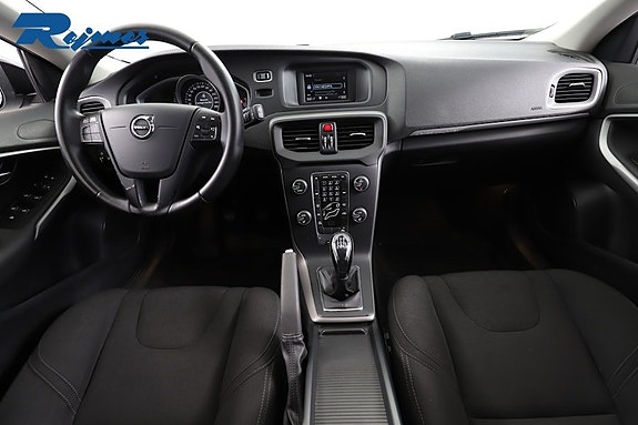 Volvo V40 Cross Country 2 of 27