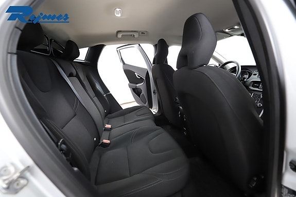 Volvo V40 Cross Country 8 of 27