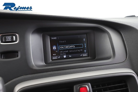 Volvo V40 Cross Country 10 of 27