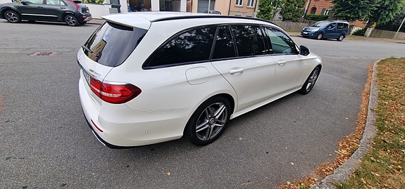 Mercedes-Benz E220 4 of 30