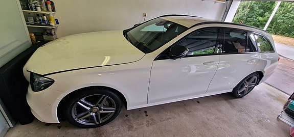 Mercedes-Benz E220 26 of 30
