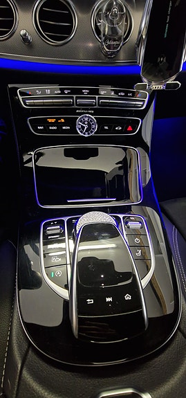 Mercedes-Benz E220 30 of 30