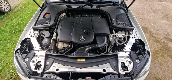 Mercedes-Benz E220 7 of 30
