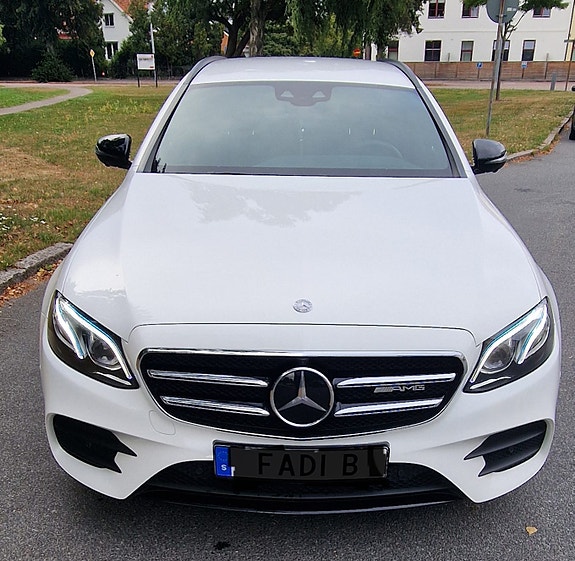 Mercedes-Benz E220 11 of 30