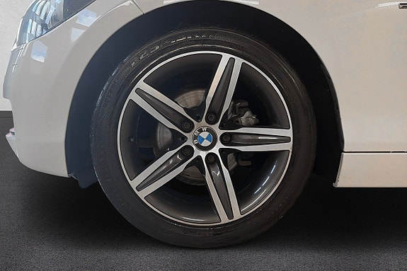 BMW 116i 9 of 17