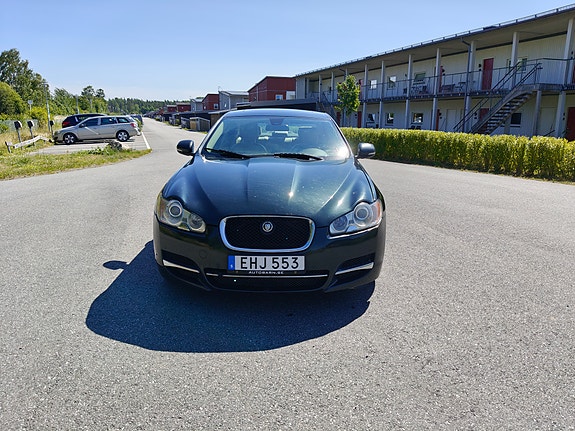 Jaguar XF 2 of 10