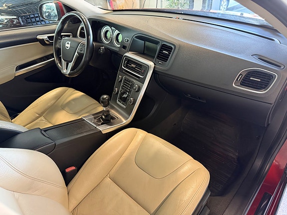 Volvo V60 11 of 22