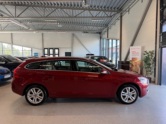 Volvo V60 2 of 22