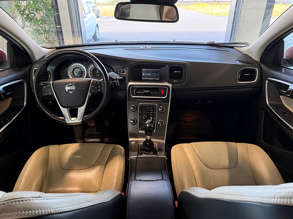 Volvo V60 14 of 22