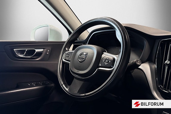 Volvo XC60 8 of 16