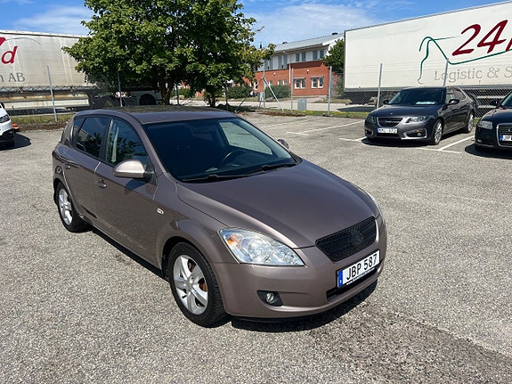 Kia Ceed 2 of 13
