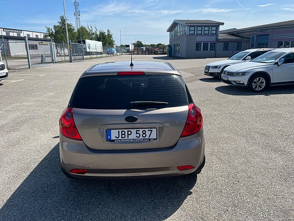 Kia Ceed 8 of 13
