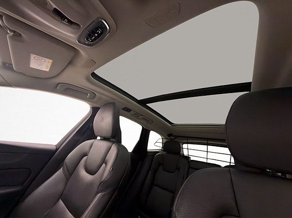 Volvo XC60 17 of 30
