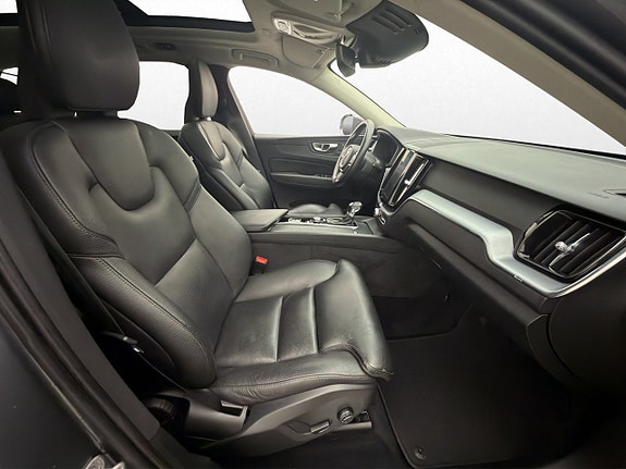 Volvo XC60 10 of 30
