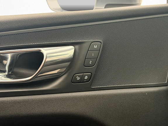 Volvo XC60 15 of 30