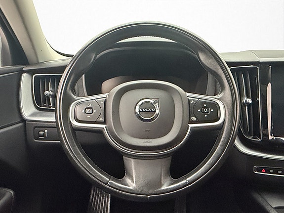 Volvo XC60 11 of 30