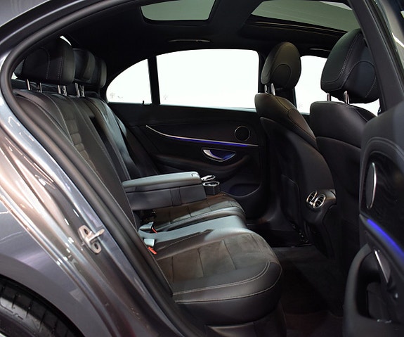 Mercedes-Benz E200 16 of 23