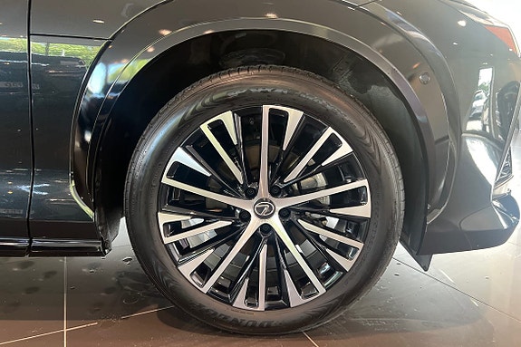 Lexus RZ450e 15 of 29