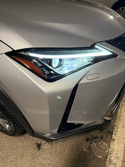 Lexus UX250h 9 of 15