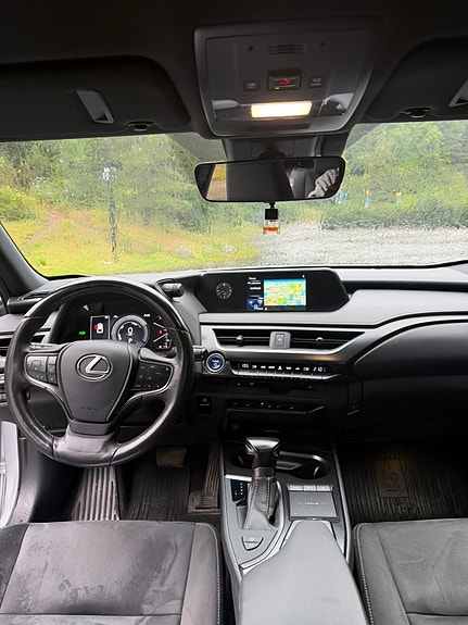 Lexus UX250h 5 of 15