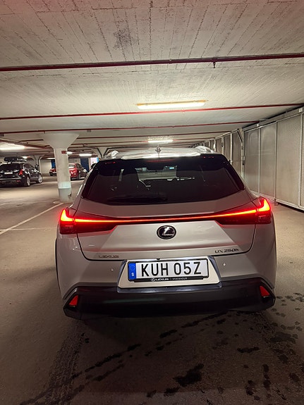 Lexus UX250h 15 of 15