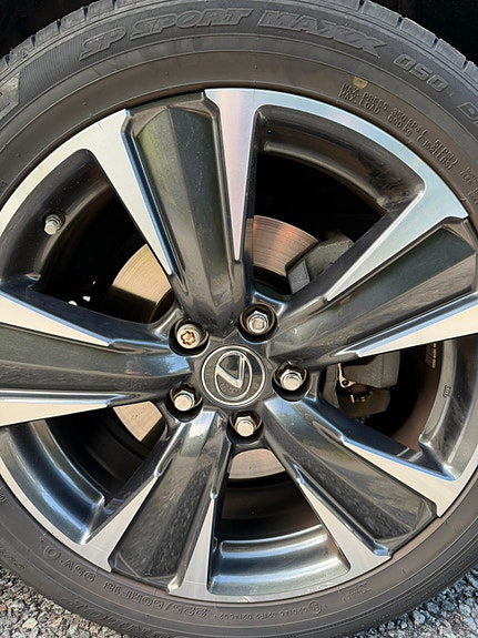Lexus UX250h 8 of 15