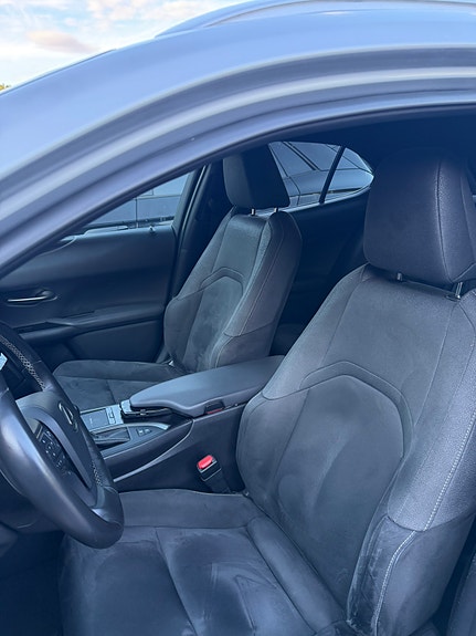 Lexus UX250h 11 of 15