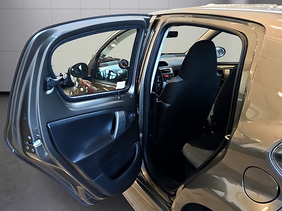 Toyota Aygo 13 of 23