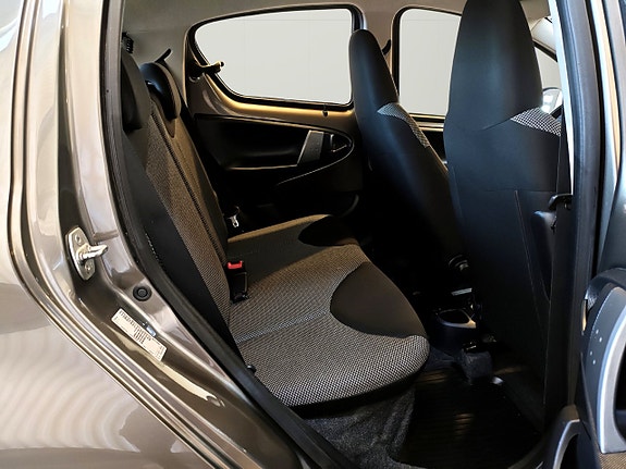 Toyota Aygo 17 of 23