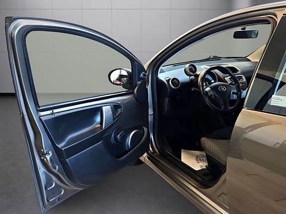 Toyota Aygo 11 of 23