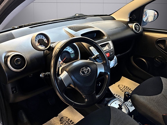 Toyota Aygo 12 of 23