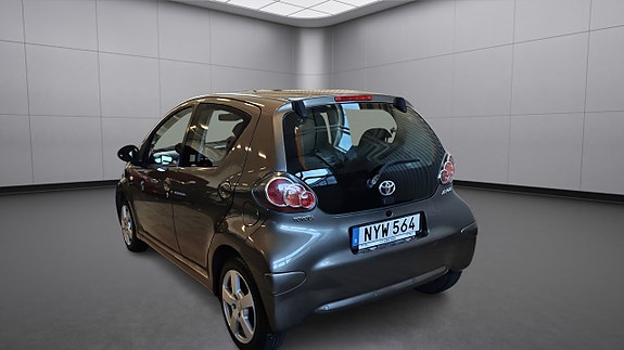 Toyota Aygo 4 of 23
