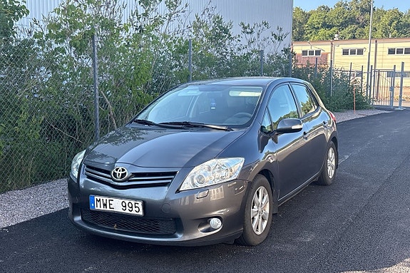 Toyota Auris 2 of 10