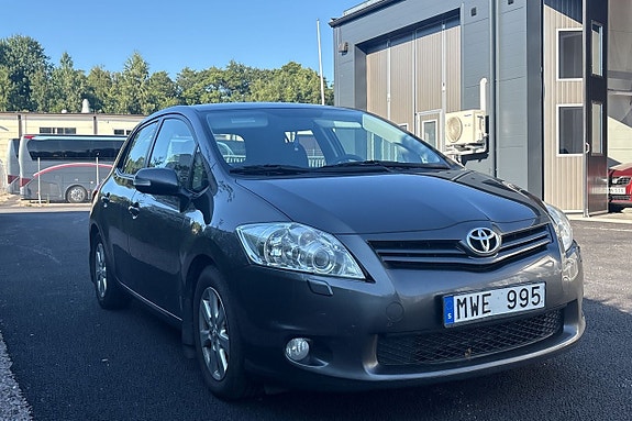 Toyota Auris 5 of 10