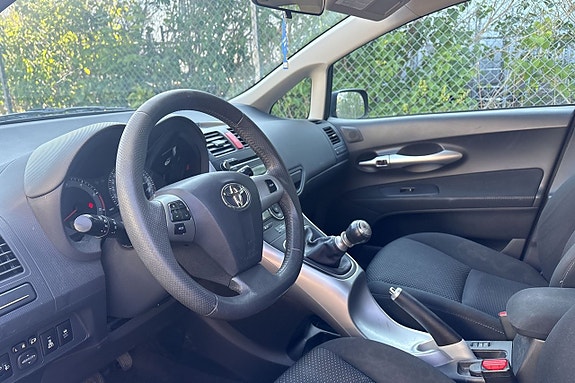 Toyota Auris 7 of 10