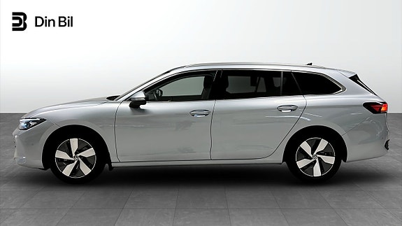 Volkswagen Passat 2 of 22