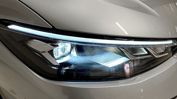 Volkswagen Passat 16 of 22