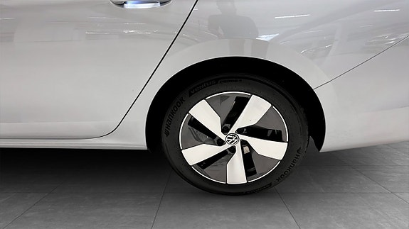Volkswagen Passat 6 of 22