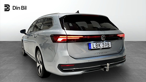 Volkswagen Passat 3 of 22