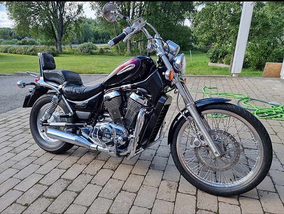 Suzuki VS 800 GL 2 of 6